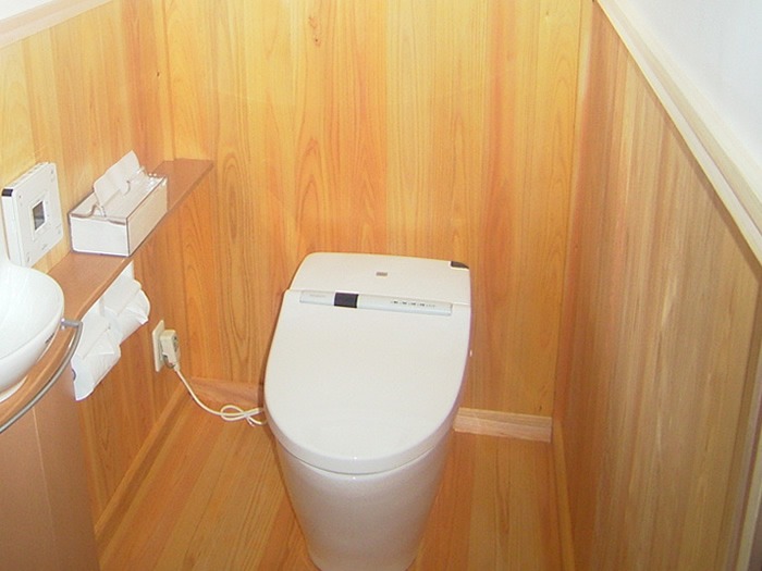 住宅　腰壁　桧