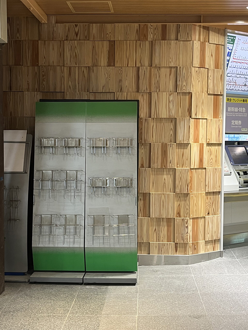 JR四ツ谷駅 / 不燃杉 リズムウッドNEO　